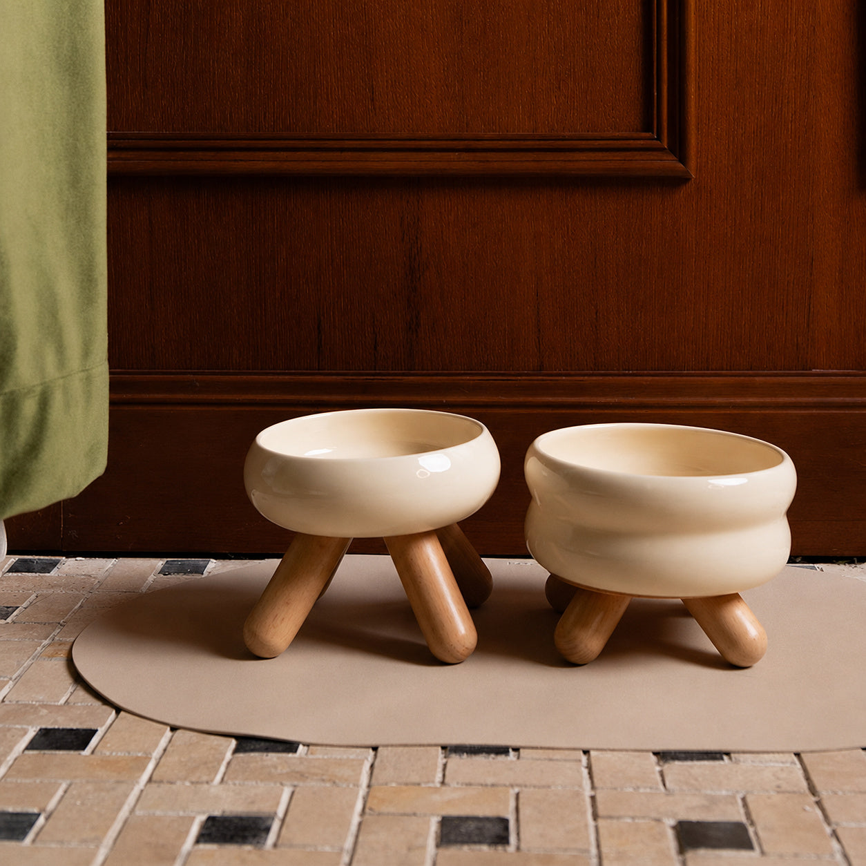 Ceramic Tripod Elevated Bowl