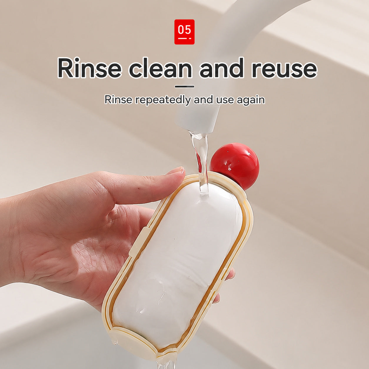 Capsule Lint Roller With Scraper